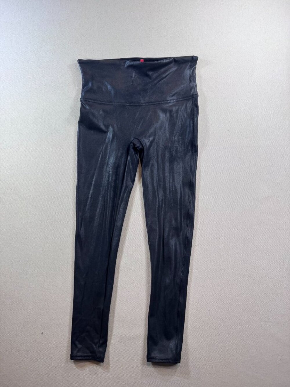 HK86 - SPANX Faux Leather Leggings L Petite Black Coated Nylon Stretch 2437Q